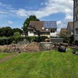 Im Garten eines Hauses an der Frankfurter Straße graben sich die Kampfmittelräumer in eine Tiefe von vier Metern vor.
