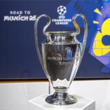 Der Champions-League-Pokal während der Auslosung der K.o.-Phase der UEFA Champions League im UEFA-Hauptquartier in Nyon.