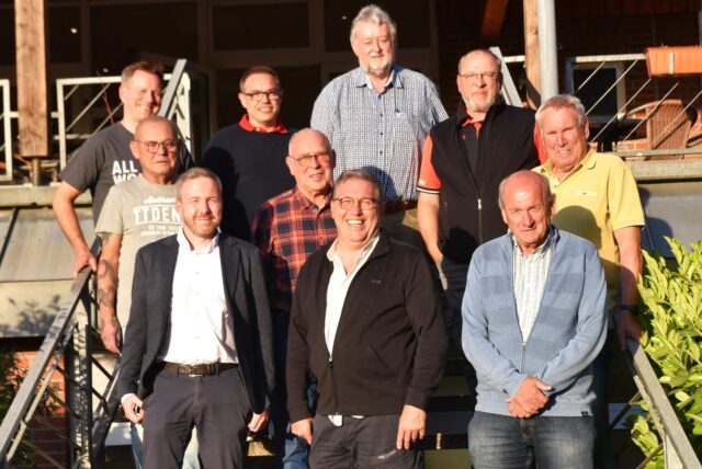 Das alte und neue Vorstandsteam des Stadtsportverbandes um den neuen Vorsitzenden Joachim Haas (vorne Mitte).