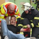 Im fiktiven Szenario der Feuerwehrübung in Bodelschwingh mussten auch Verletzte versorgt werden.
