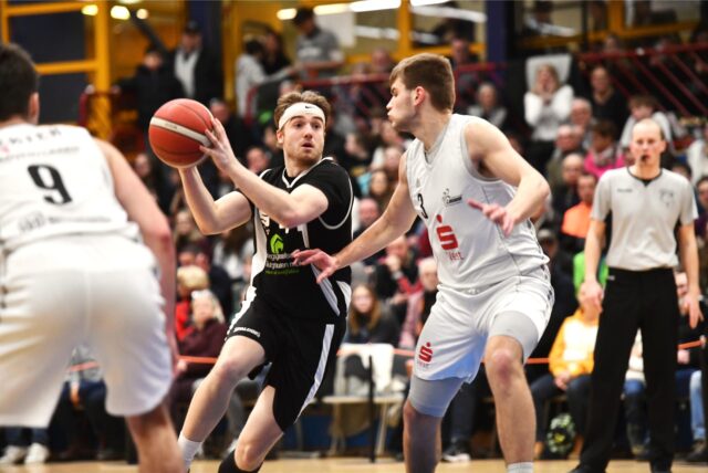 Lennard Kaprolat am Ball
