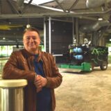 Christof Ropat steht in der Eishalle im Revierpark Wischlingen.