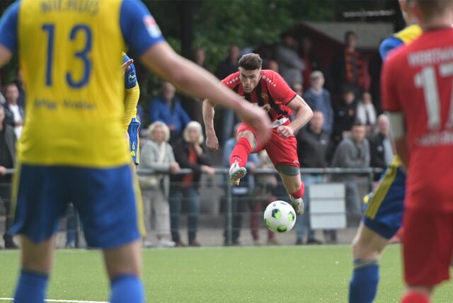 Christian Warnat erzielte ein Traumtor für die Spvgg. Erkenschwick in der Oberliga gegen die SpVgg Vreden.