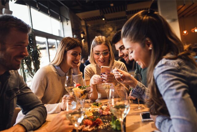 Menschen beim Essen