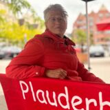 Kristin Weckermann auf der Plauderbank am Markt in Castrop-Rauxel.