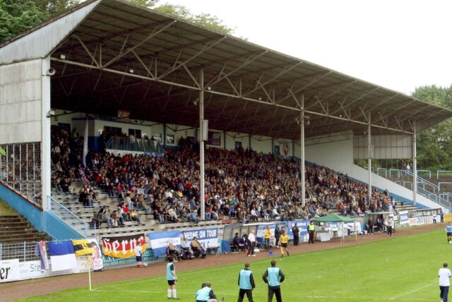 Zuletzt waren Bilder wie diese nicht möglich: Die Tribüne im Stadion am Schloss Strünkede war für Zuschauer gesperrt.