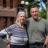 Sie kennen und duzen sich seit Ewigkeiten: Rita Beuchel, Ex-Wirin im Haus Heuner und Evings Bezirksbürgermeister Oliver Stens (SPD).