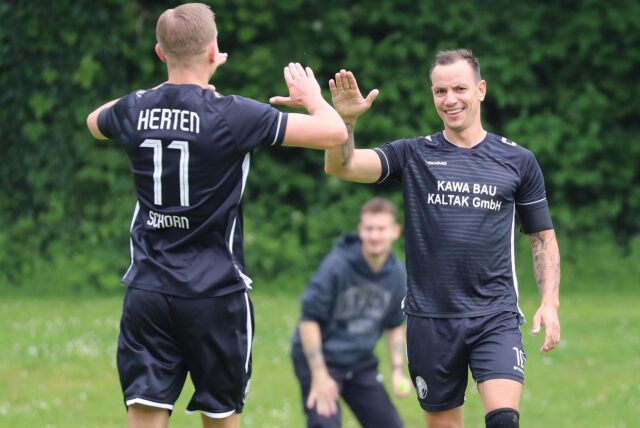 Tim Meier schlägt ein