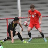 Im Spiel gegen RWT Herne wurde Herman Volkov (rotes Trikot) zum Matchwinner des SuS Merklinde.