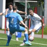 Der FC Castrop-Rauxel II (weiße Trikots) verpasst den Aufstieg in die Kreisliga B endgültig, weil BW Börnig (blaue Trikot) mit 0:30 beim ESV Herne unterlag.
