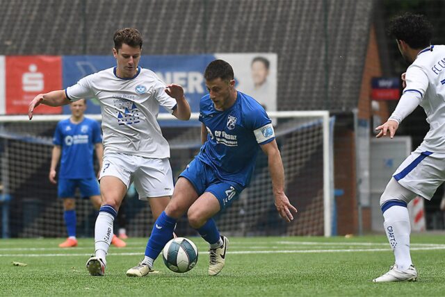 Julian Martinez (am Ball) eröffnete das Toreschießen im Pokalfinale gegen den FC Castrop-Rauxel.