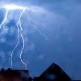 Gewitter mit Blitz am Himmel. (Archivbild)