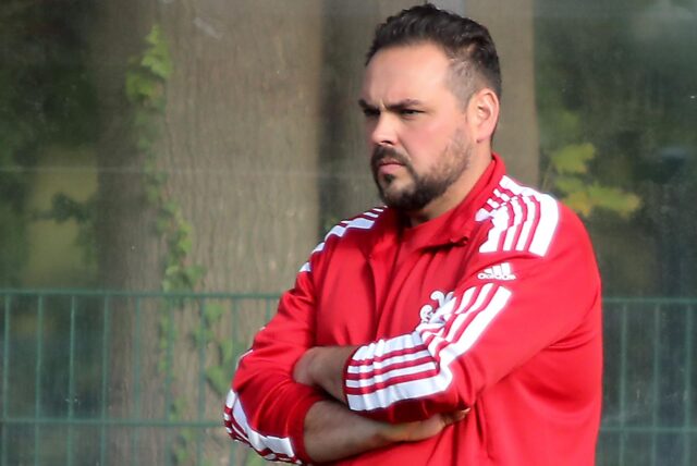 Trainer Nico Anders und Mengede 08/20 kämpfen im Fernduell mit dem FC Castrop-Rauxel um die Landesliga-Relegation.