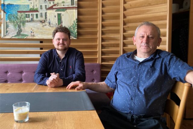Vincenzo „Enzo“ Parisi (r.) führt seit 10 Jahren sein Ristorante Enzo an der Suderwicher Straße. Ihm und seinem Sohn Angelo (l.) macht die Parkplatzsituation zu schaffen.