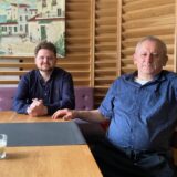 Vincenzo „Enzo“ Parisi (r.) führt seit 10 Jahren sein Ristorante Enzo an der Suderwicher Straße. Ihm und seinem Sohn Angelo (l.) macht die Parkplatzsituation zu schaffen.