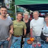 Menschen stehen auf der Kranzplatte in Herten-Langenbochum.
