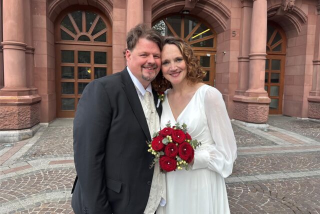 Christopher und Maren Tepper haben sich am 30. Mai das Eheversprechen im Dortmunder Standesamt gegeben.