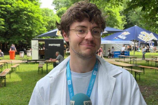 Vincent Rastfeld steht auf dem Westparkfest 2025 am Samstag 31.05.2025.