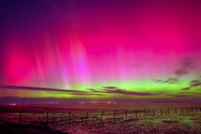 Polarlichter sind am Himmel über Schillig (Kreis Friesland) zu sehen.