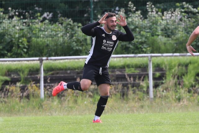 Hami Azak half beim Aufstieg von Genclikspor Recklinghausen in die Kreisliga A, dort spielt er jetzt auch, aber für Aufsteiger Kültürspor Datteln.
