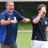 Erleichterung bei Martin Backwinkler und Joel Lehmann: Der VfB Waltrop hat nach einem 4:3-Auswärtserfolg bei Firtinaspor Herne den Klassenerhalt in der Bezirksliga 9 eingetütet.