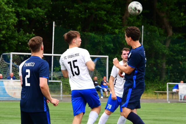 Kopfballduell im Jörg-Wunsch-Park