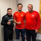 Vom 19-jährigen Till Wolters (M.) erwarten die neuen Trainer von Teutonia SuS Walttrop II, Chris Merten (l.) und Sebastian Kerkhoff (r.), viel.