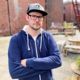 Patrick Barciaga mit verschränkten Armen auf Schlägel & Eisen.
