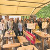 Vertreter von Waltroper Schule bei den Scheckübergabe des Lionsclubs in Waltrop-