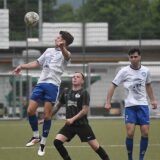 Der FC Castrop-Rauxel (weiße Trikots) spielt in Relegation gegen SC Greven 09