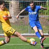 Kevin Großkreutz (am Ball) bleibt Trainer des SV Wacker Obercastrop.