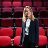 Arikia Orbán als Tessa in „Prima Facie“ im WLT-Studio.