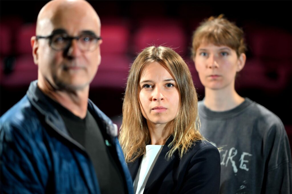 Intendant Ralf Ebeling, Arikia Orbán und Carolin Leweling im Westfälischen Landestheater. Intendant Ralf Ebeling, Arikia Orbán und Carolin Leweling im Westfälischen Landestheater.