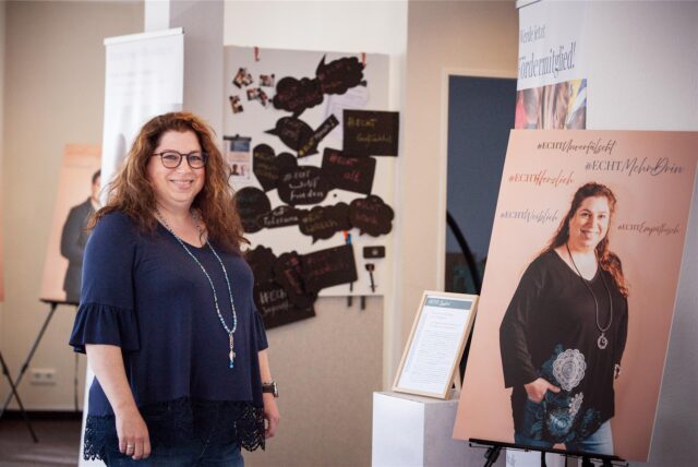 Sandra bei der ausstellung #echt in dorsten