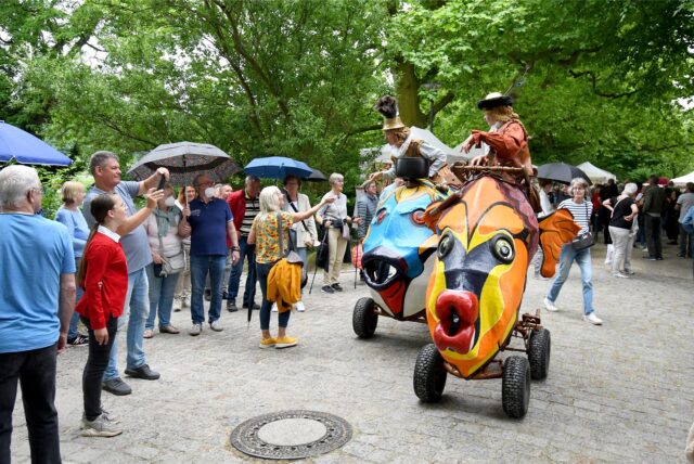 Der Walk-Act F.I.S.H. begeisterte die Kunstmarkt-Besucher.