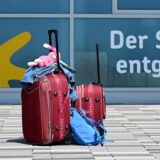 Die Vorfreude auf den Urlaub ist groß – bis stundenlange Verspätungen an den Nerven zehren. (Archivbild)