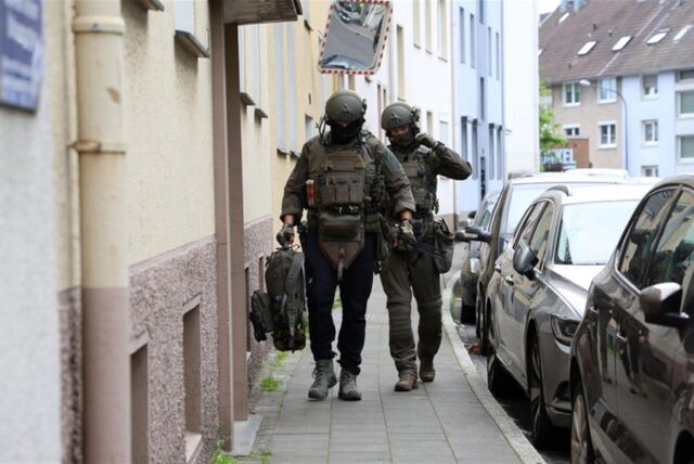 In Remscheid waren auch SEK-Kräfte im Einsatz.