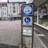 Schilder vor der Fußgängerzone in Herten.