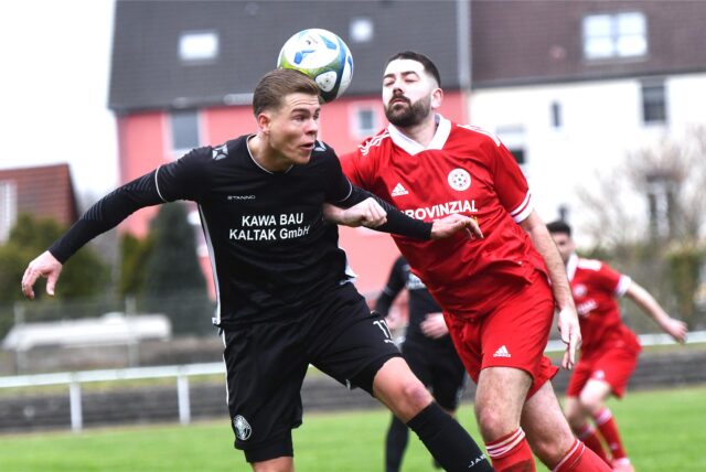 Nick Schorn (l.) bleibt der DJK Spvgg. Herten auch in der kommenden Saison erhalten.