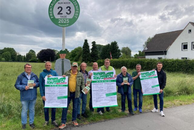 Frentroper Schützen vor ihrer Festwiese zwischen Alt-Marl und Polsum.