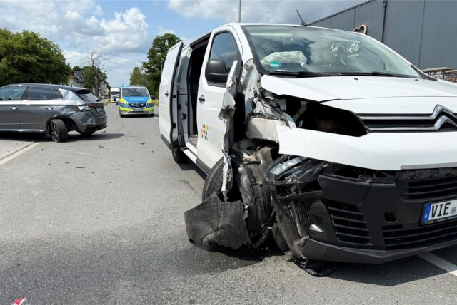 beschädigte Autos an der Halterner Straße
