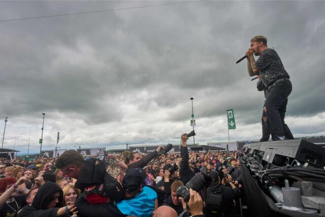 Very Special Guest „Electric Callboy“ – hier Nico Sallach – tritt zum Auftakt des Open-Air-Festivals Rock am Ring auf der Utopia Stage auf.