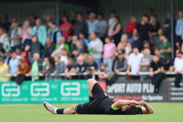 Enttäuschte Spieler von Roj in Hordel.