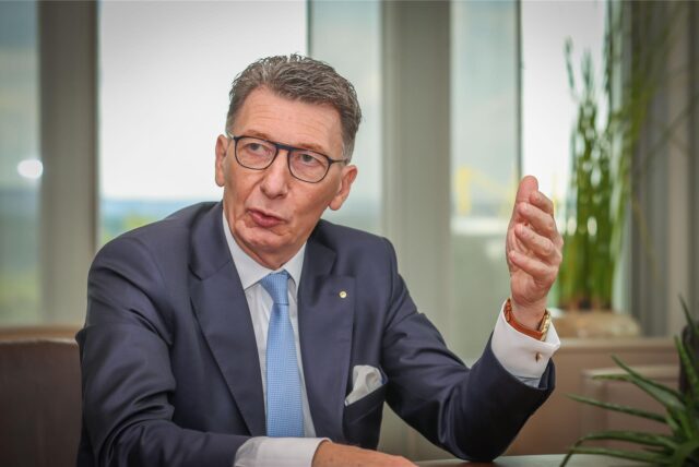 Der Signal Iduna Chef Ulrich Leitermann gab nach 12 Jahren als Vorstandsvorsitzender seine letzte Bilanz-Pressekonferenz.
