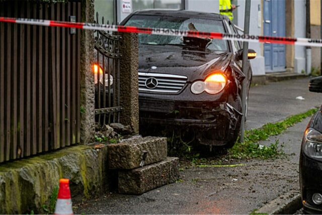 Ein Auto ist in Passau in eine Menschengruppe gefahren.