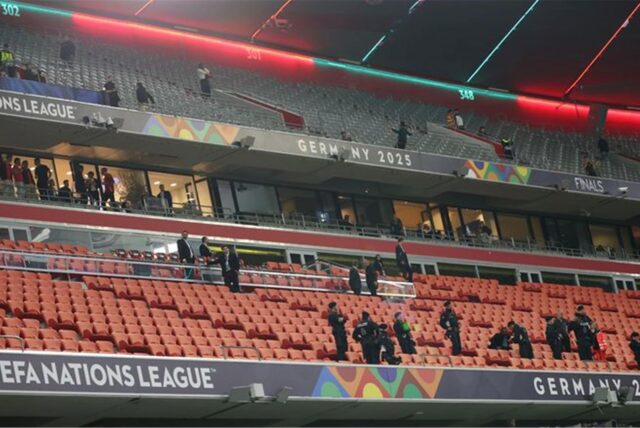 Fußball: Nations League A, Portugal – Spanien, Play-off-Runde, Finale, Munich Football Arena. Polizei und Rettungskräfte stehen auf der Tribüne.