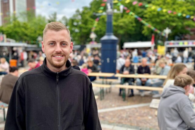 Yannik Ostermann, Leiter des „Street Food & Music Festivals“ in Dortmund, zieht trotz des durchwachsenen Wetters ein positives Fazit.