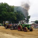 Montage zeigt rechts einen Trecker beim Trecker-Treck 2024 und links den Vorsitzenden der KLJB Waltrop, Justus Poggensee.