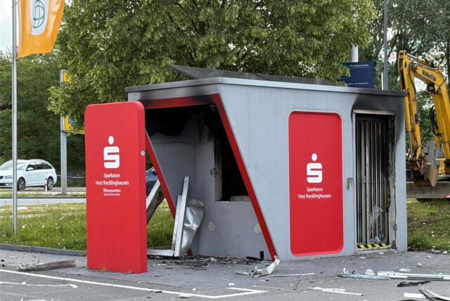Der Geldautomat der Sparkasse Vest Recklinghausen am Globus: Ein Jahr lang stand er den Kunden zur Verfügung. Am 11.6.2025 wurde er gesprengt.