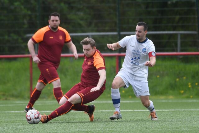 Danny Strieder, Spielertrainer des FC Castrop-Rauxel II erfährt am Dienstag von einem plötzliche Aufstieg in die Kreisliga B.